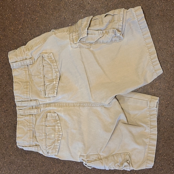 Lot of 2 pair GAP cargo shorts 5T - Picture 3 of 8